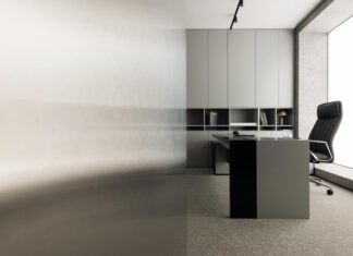 Вибрации солнечного света в офисе без окон