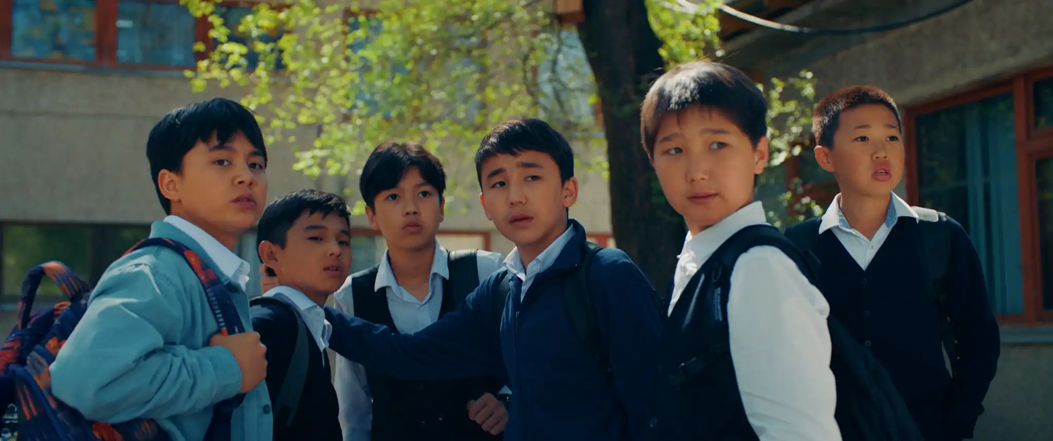 Краснодардағы свингерлердің жеке секс фотосуреттері Дикасы бар былғары латекс маскасындағы қыз