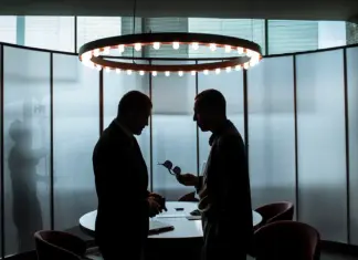 На Иви и START вышли первые серии второго сезона драмы о губительной силе денег «Золотое дно» Золотое дно 2