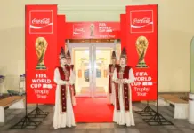 Сотни фанатов увидели Кубок Чемпионата мира по футболу FIFA™ в Алматы