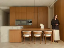 Скрытая инженерия и теплый минимализм: Семейный интерьер K18 ZROBIM architects